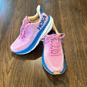 Hoka Women's Clifton 9, size 9 in cyclamen/sweet lilac